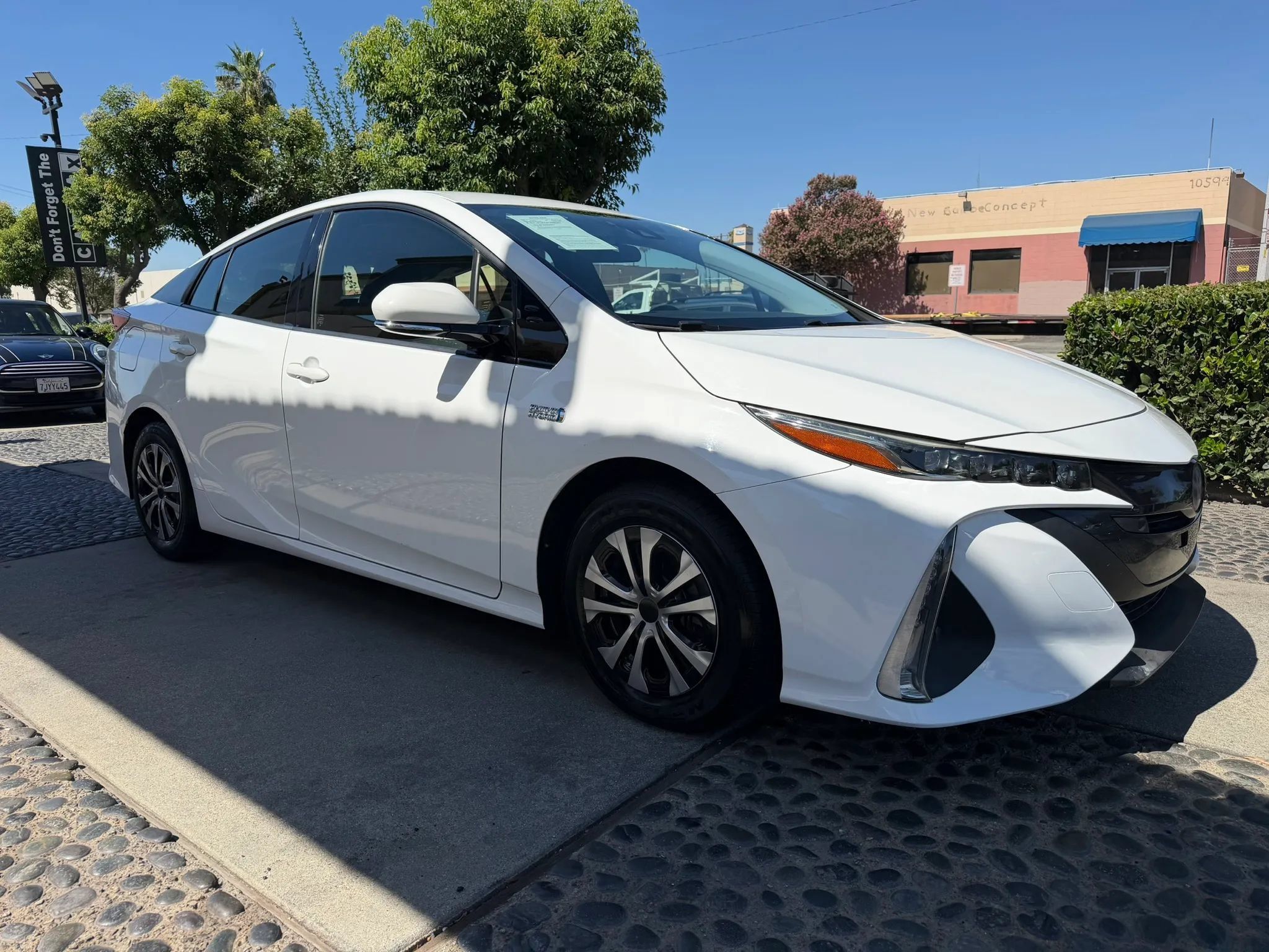 Used 2018 Toyota Prius Prime Plus FWD image 3