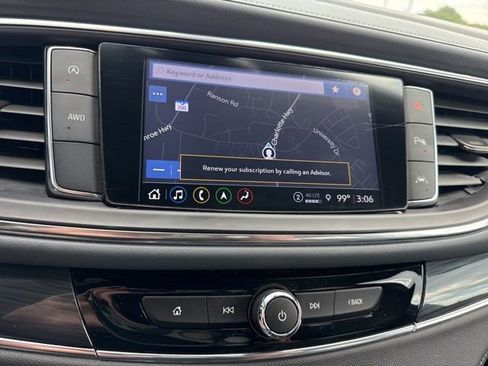 Used 2024 Buick Enclave Premium AWD/4WD image 17