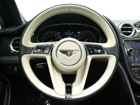 Used 2019 Bentley Bentayga image 22