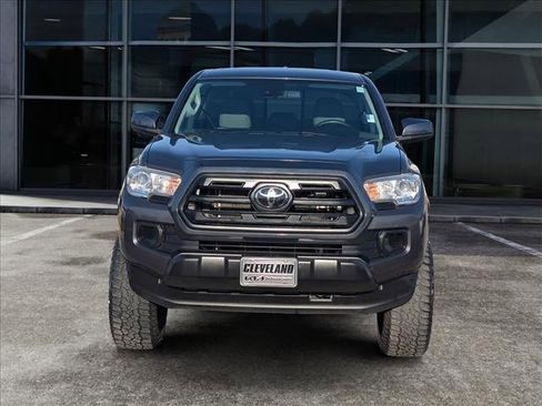 Used 2018 Toyota Tacoma SR image 3