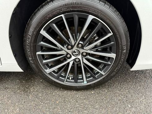 Certified 2024 Lexus ES 350 w/ Premium Package image 12