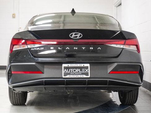 Used 2024 Hyundai Elantra SEL image 37