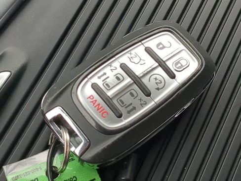 Used 2024 Chrysler Pacifica Touring-L image 32