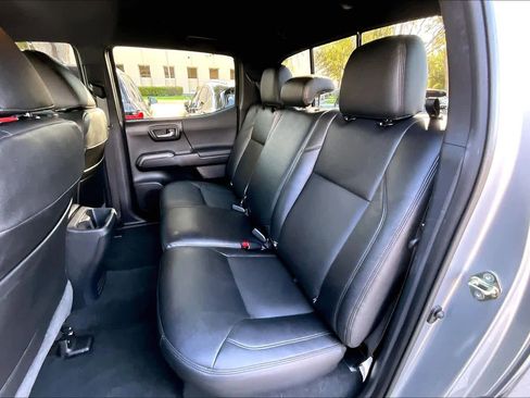 Used 2020 Toyota Tacoma TRD Sport w/ Technology Package image 21