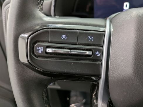 Used 2023 Chevrolet Colorado LT w/ LT Convenience Package II AWD/4WD image 18