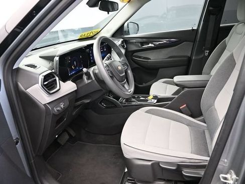 Used 2025 Chevrolet TrailBlazer LT AWD/4WD image 15