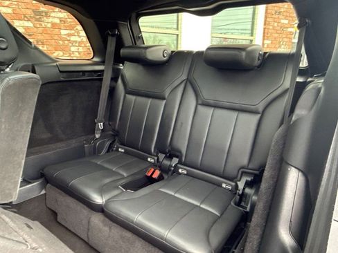 Used 2020 Land Rover Discovery Landmark image 15