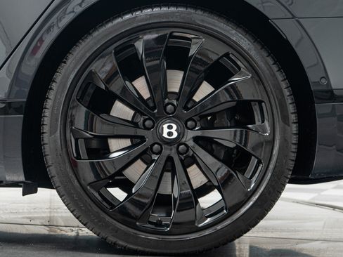 Used 2024 Bentley Flying Spur V8 AWD/4WD image 11