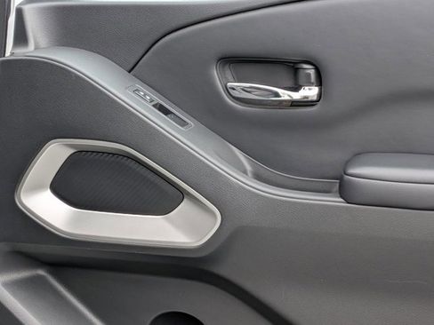 Certified 2025 Nissan Frontier SV image 30