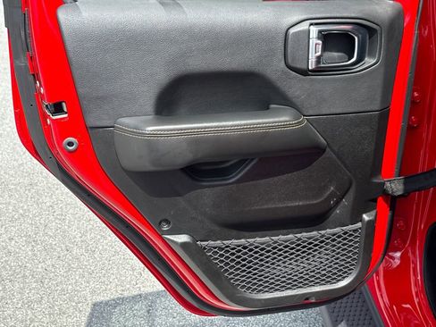 Used 2025 Jeep Wrangler Unlimited Sahara image 21