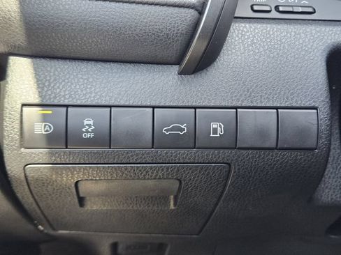 Used 2018 Toyota Camry LE FWD image 20