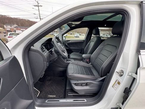 Certified 2023 Volkswagen Tiguan SEL R-Line image 31