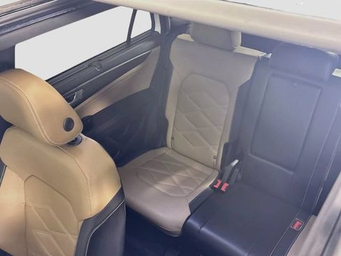 Certified 2024 Volkswagen Atlas Cross Sport SE w/ Panoramic Sunroof Package AWD/4WD image 24