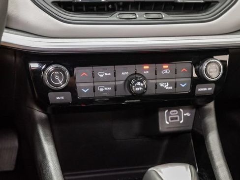Certified 2025 Jeep Compass Limited AWD/4WD image 21