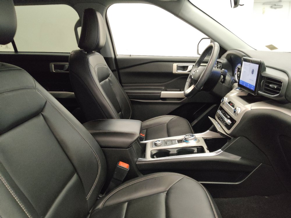 Used 2023 Ford Explorer XLT w/ Equipment Group 202A AWD/4WD image 21