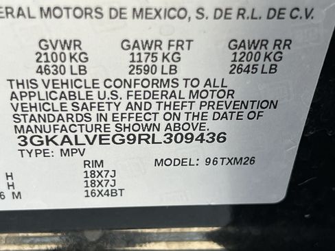 Used 2024 GMC Terrain SLT AWD/4WD image 10