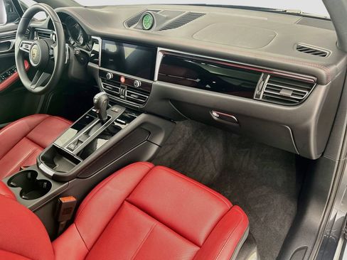 Certified 2025 Porsche Macan AWD/4WD image 18