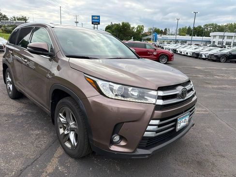 Used 2019 Toyota Highlander Limited Platinum AWD/4WD image 13