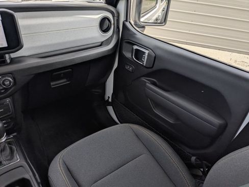 Used 2025 Jeep Wrangler Unlimited Sport AWD/4WD image 19