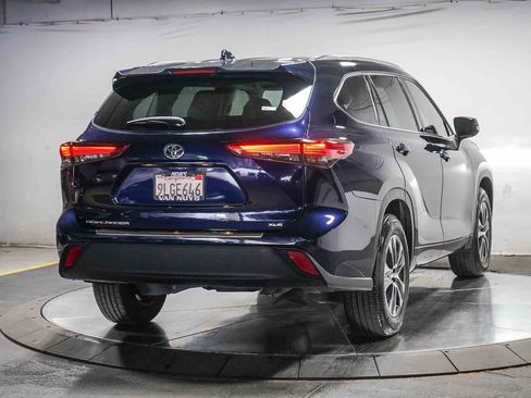 Certified 2020 Toyota Highlander XLE FWD image 7