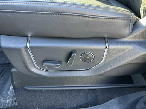 Used 2024 Ford Expedition Platinum image 21