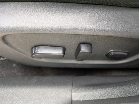 Used 2019 Nissan Rogue SV image 19