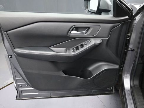 Used 2024 Nissan Rogue SV image 15