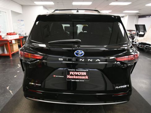 Used 2025 Toyota Sienna Platinum AWD/4WD image 7