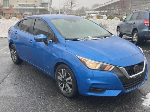 Used 2021 Nissan Versa SV image 4
