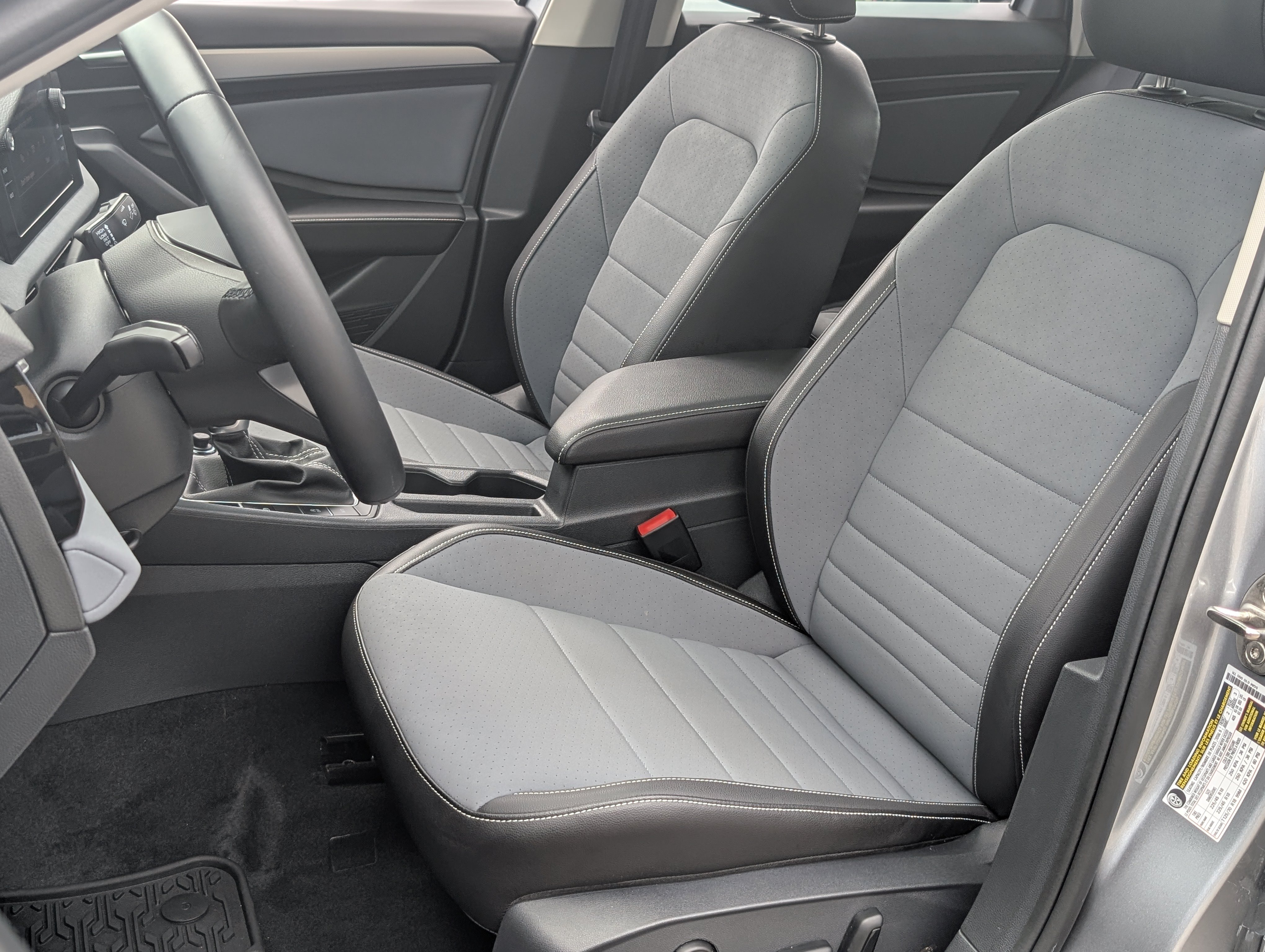 Used 2025 Volkswagen Jetta SE w/ Sunroof Package FWD image 15