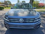 Used 2018 Volkswagen Tiguan SE w/ Panoramic Sunroof Package image 2