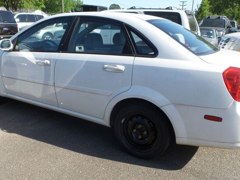 Used 2006 Suzuki Forenza Sedan image 12