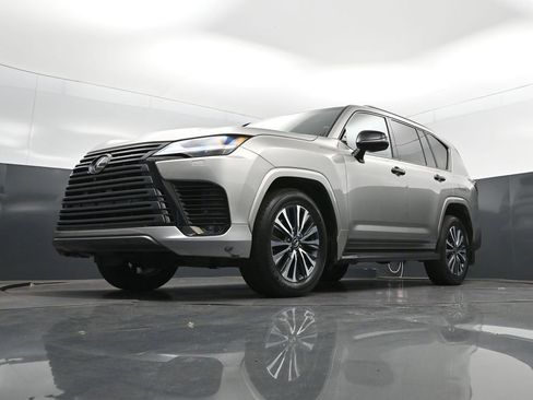 Used 2023 Lexus LX 600 4WD w/ Appearance Package image 41
