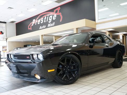 Used 2010 Dodge Challenger SE RWD image 16