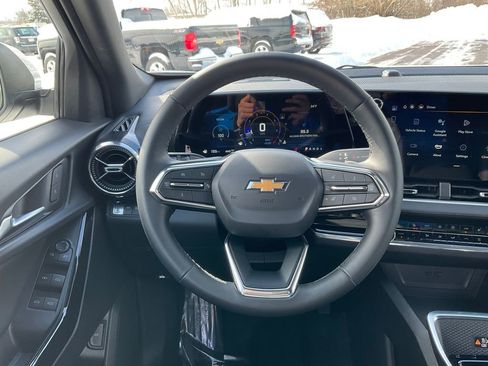 Used 2025 Chevrolet Equinox LT w/ Convenience Package II image 4