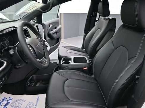 New 2026 Chrysler Voyager LX image 10