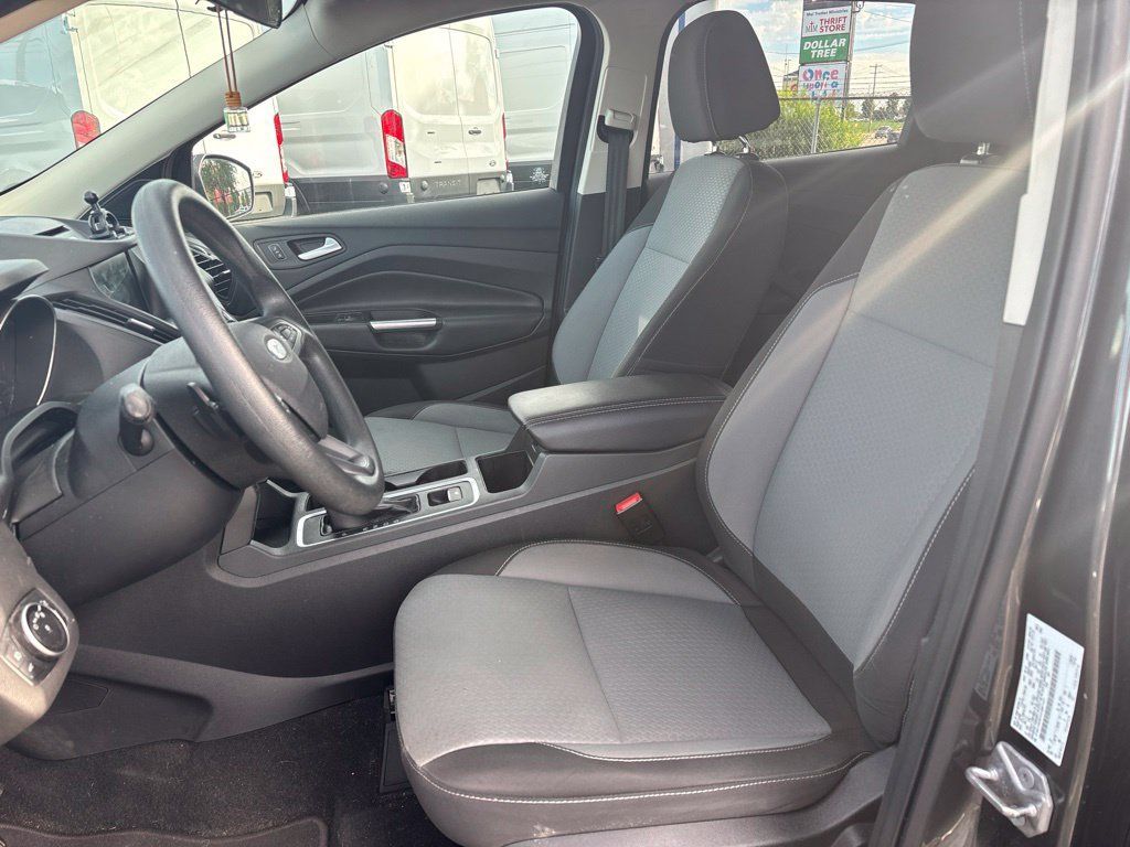 Used 2017 Ford Escape SE w/ Equipment Group 201A AWD/4WD image 9