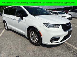 Used 2025 Chrysler Pacifica Select FWD video 1
