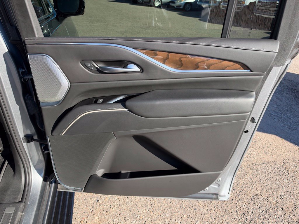 Used 2023 Cadillac Escalade ESV Sport Platinum w/ Heavy-Duty Trailer Package AWD/4WD image 20