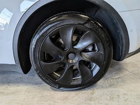 Used 2021 Tesla Model Y Long Range AWD/4WD image 14