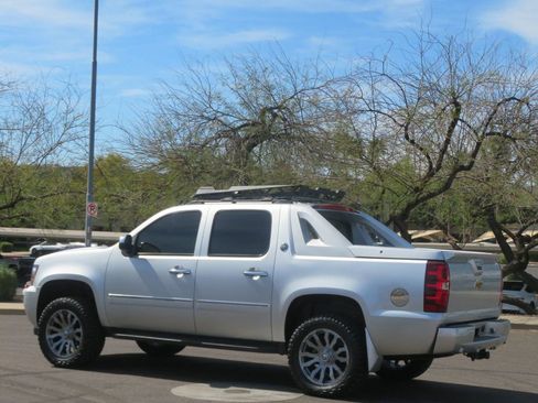 Used 2013 Chevrolet Avalanche LTZ image 5