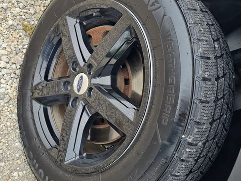 Used 2016 Ford Explorer XLT w/ Equipment Group 202A AWD/4WD image 9