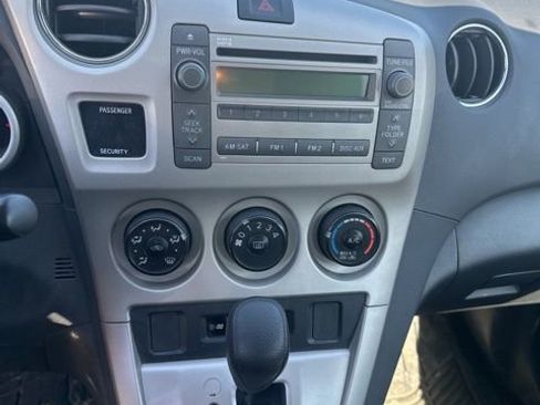 Used 2010 Toyota Matrix Base image 3