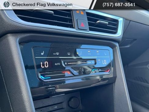 Used 2025 Volkswagen Taos SE FWD image 38