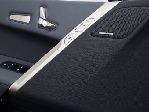 New 2026 BMW iX xDrive60 image 8