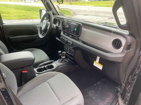 New 2025 Jeep Gladiator Sport AWD/4WD image 13