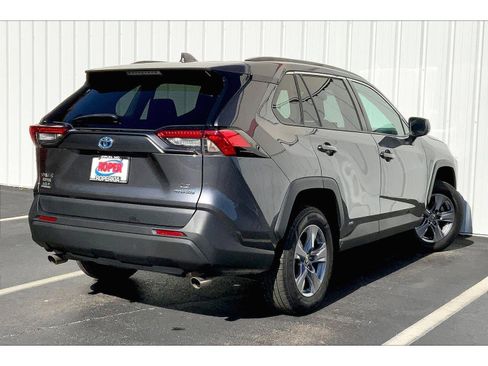Used 2022 Toyota RAV4 LE image 11