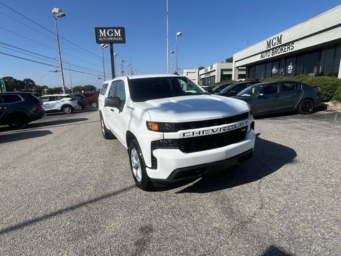 Used 2022 Chevrolet Silverado 1500 Custom w/ Safety Confidence Package RWD image 3