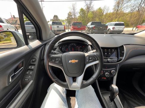 Used 2019 Chevrolet Trax LT w/ LT Convenience Package AWD/4WD image 19