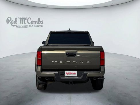 Used 2025 Toyota Tacoma TRD Sport image 4